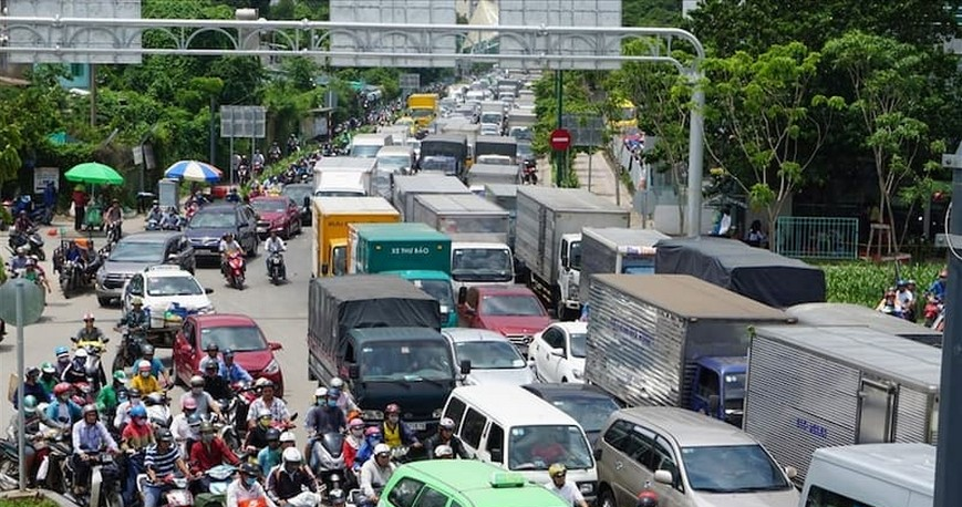 Tắc nghẽn giao thông thường xuyên tại đường Nguyễn Duy Trinh